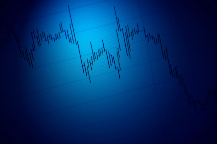 Spotřebitelské ceny pouze mírně zpomalily růst na 2,7 % kvůli silné jádrové inflaci titulní obrázek